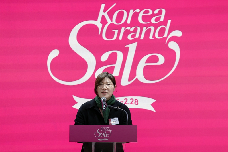 Vice Minister of Culture, Sports and Tourism Jang Miran on Jan. 15 gives a welcoming speech at the opening ceremony for this year's Korea Grand Sale at On Dream Society in Seoul's Jung-gu District. 