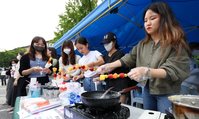 Top women's university holds 1st school-wide festival in 3 years