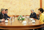 President Park meets with IOC head