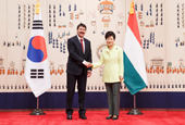 Korea, Hungary hold summit meeting 