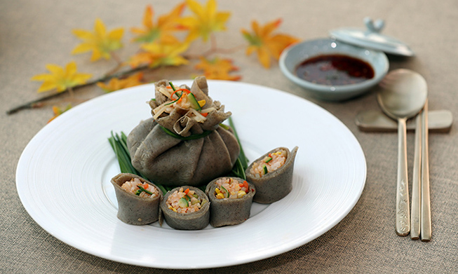 [Korean recipes for PyeongChang 2018] Potato bibimbap in buckwheat wraps