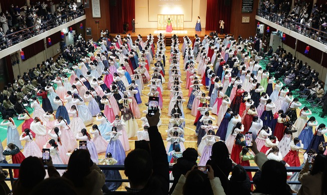 Hanbok-clad high school grads perform deep traditional bow