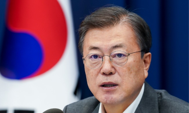 Opening Remarks by President Moon Jae-in at Meeting with His Senior Secretaries