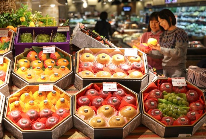 Fruit gift sets on sale ahead of Lunar New Year