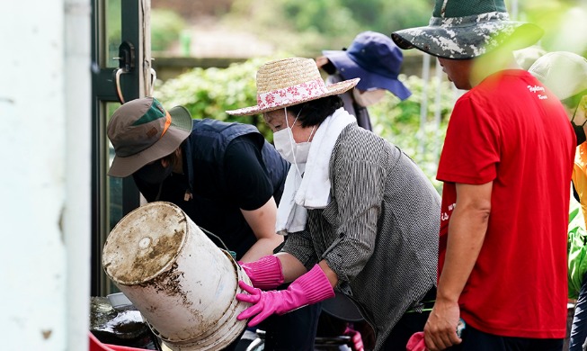 First lady makes trip to flood-hit provincial village