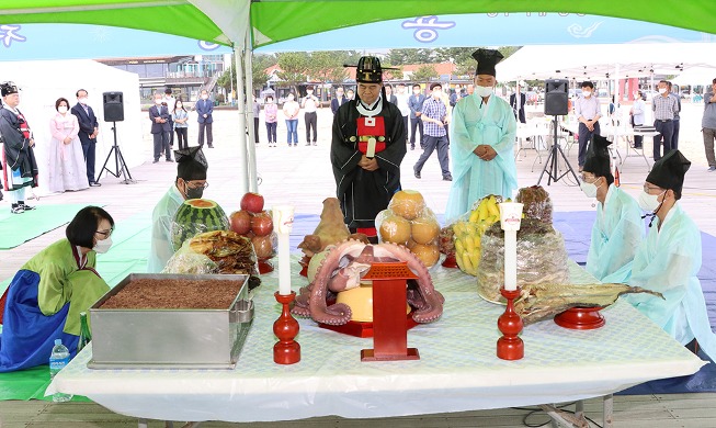 Beach ritual prays for accident-free summer