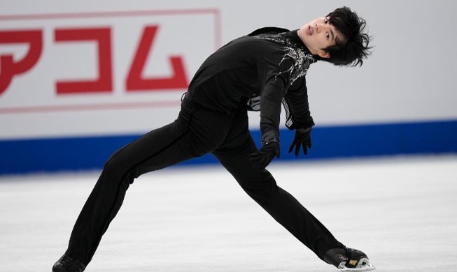 Figure skater wins nation's 1st men's silver at world championships