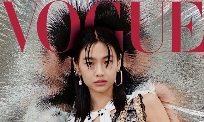 🎧 'Squid Game' actor becomes 1st Asian to get solo Vogue cover