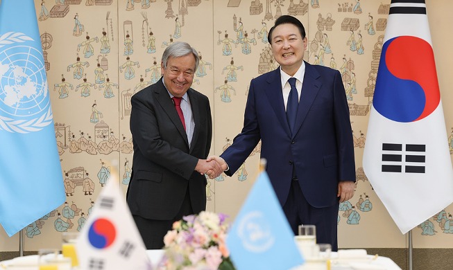 President Yoon shakes hands with UN chief Guterres